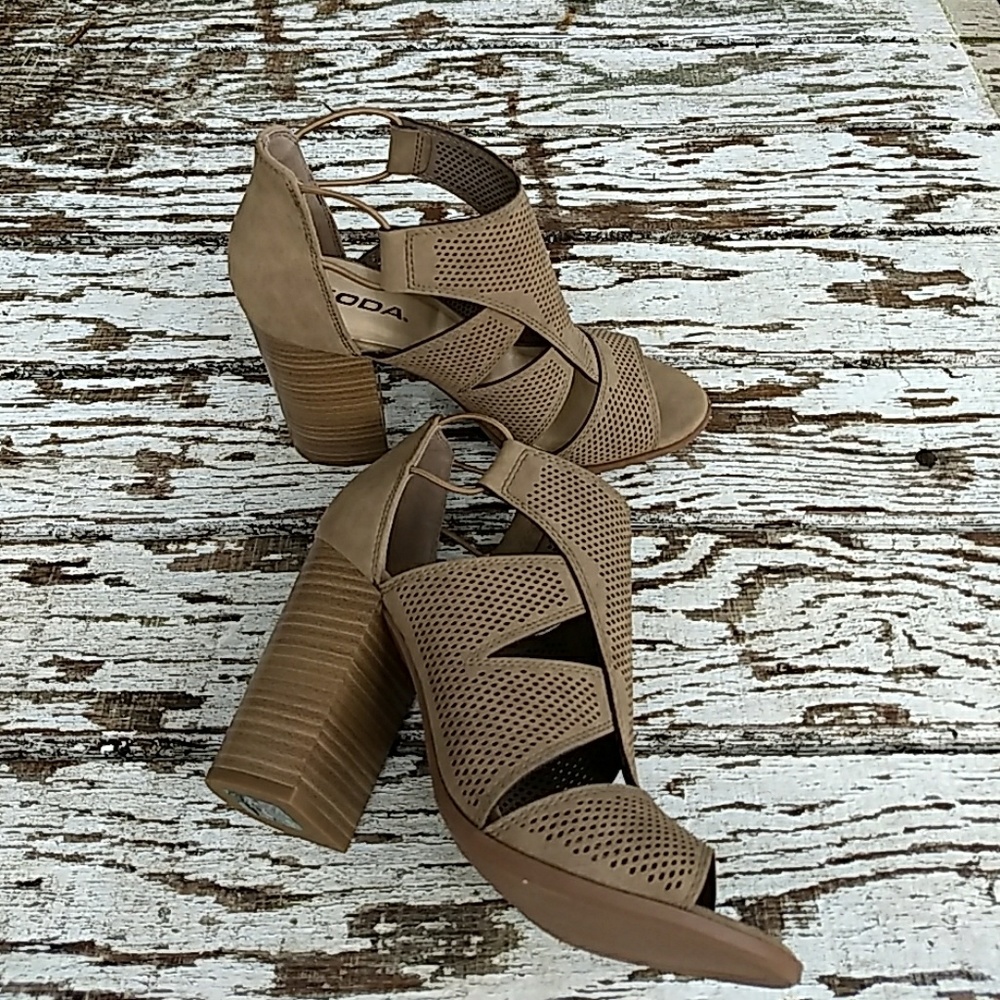🌞HP🌞 Peep Toe Sandal Booties Sz 9 - Picture 4 of 7